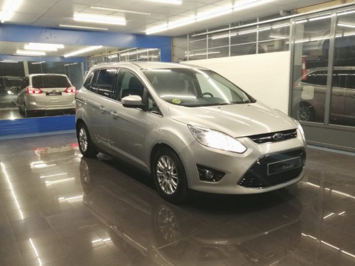 Ford Grand Cmax Titanium