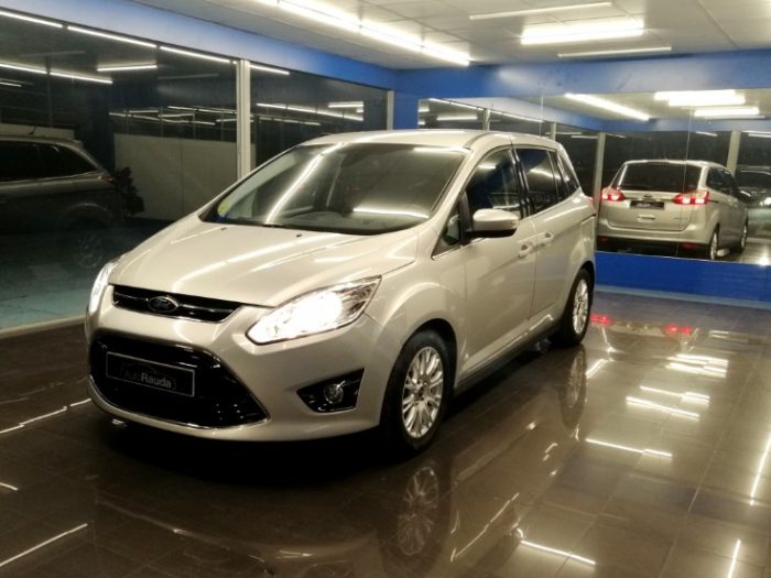 Ford Grand Cmax Titanium